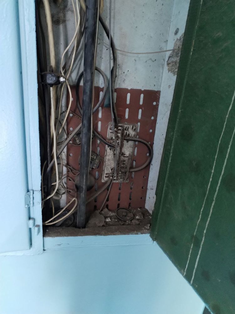 Дом вверх дном: благовещенская многоэтажка разрушается из-за недобросовестной УК