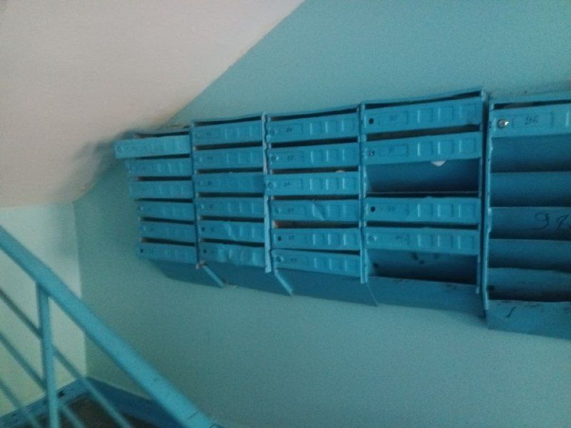 Тындинскую «управляйку» наказали за неокрашенные двери и торчащие провода