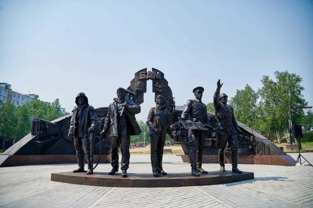 Памятник бамовцам в Тынде