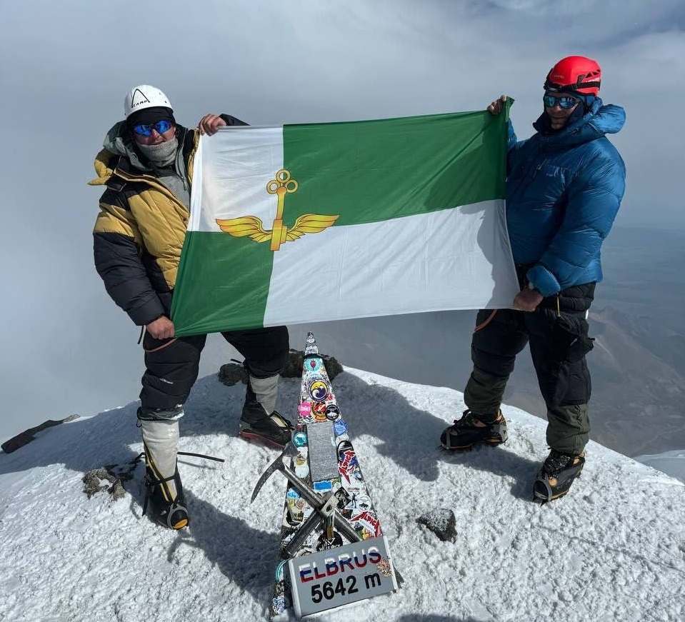 Иван Пичугин, флаг Тынды, Эльбрус