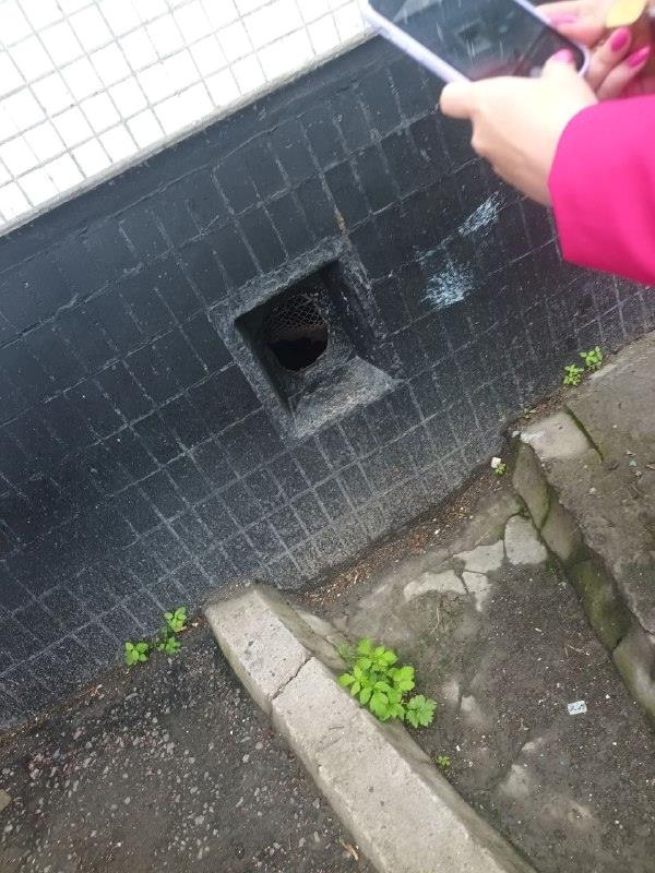 Тындинскую «управляйку» наказали за неокрашенные двери и торчащие провода