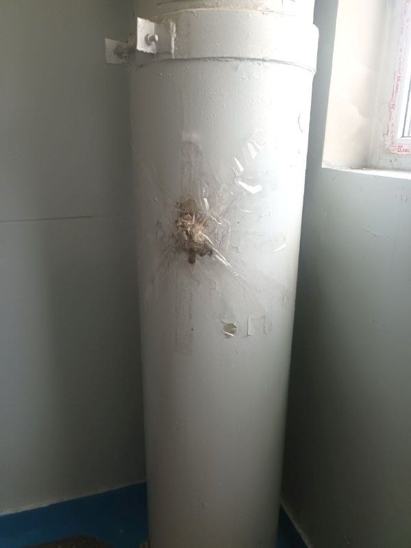 Тындинскую «управляйку» наказали за неокрашенные двери и торчащие провода