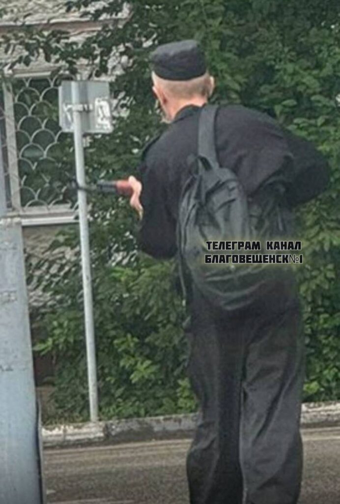 Неизвестный с оружием