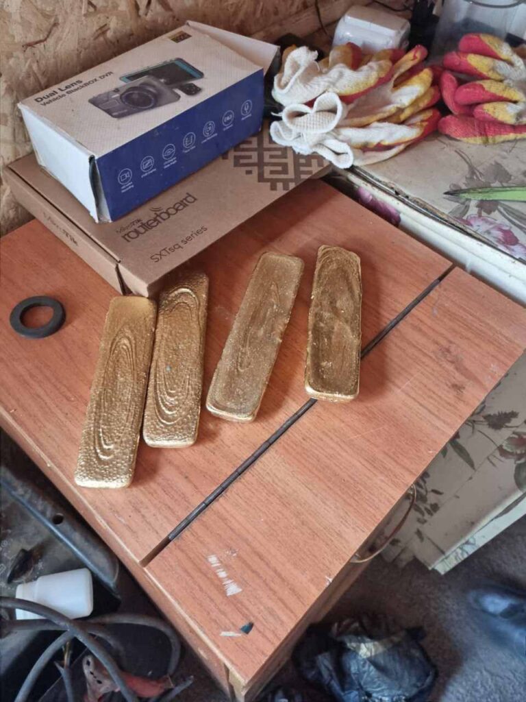 Золотые слитки