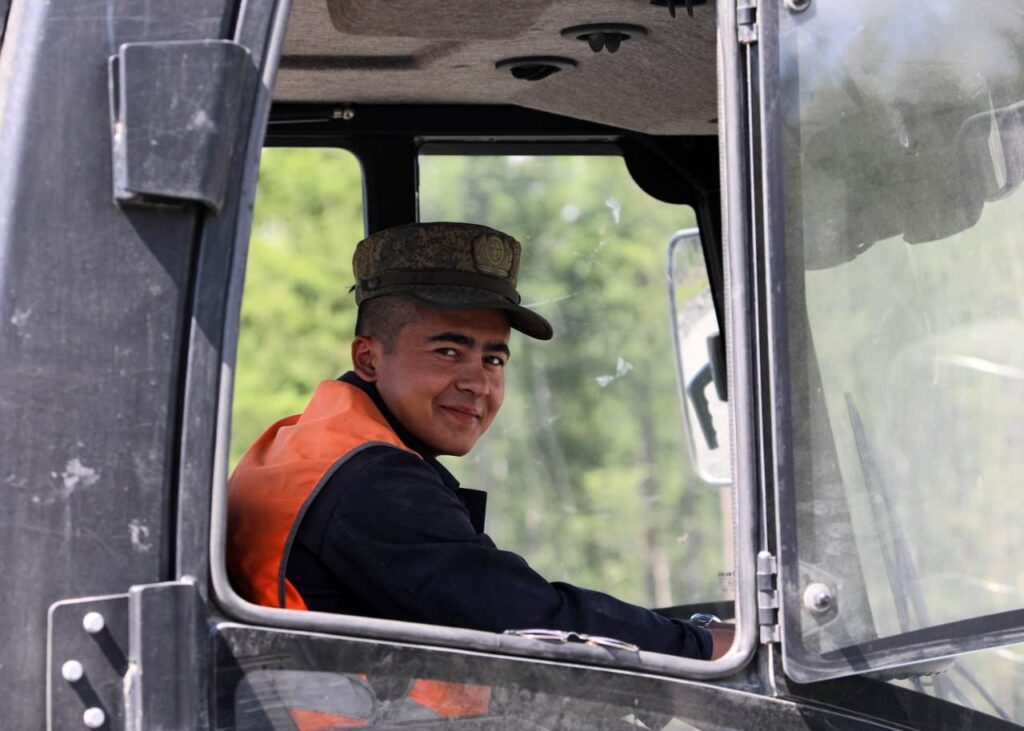 Военнослужащий