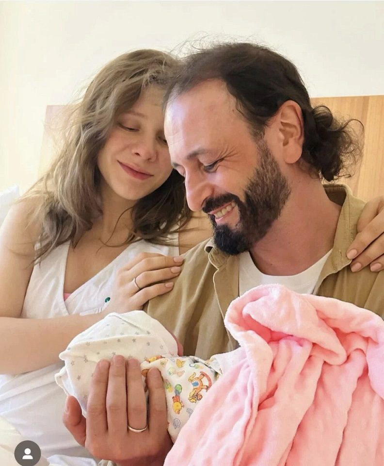 У Лизы Арзамасовой и Ильи Авербуха родилась дочь