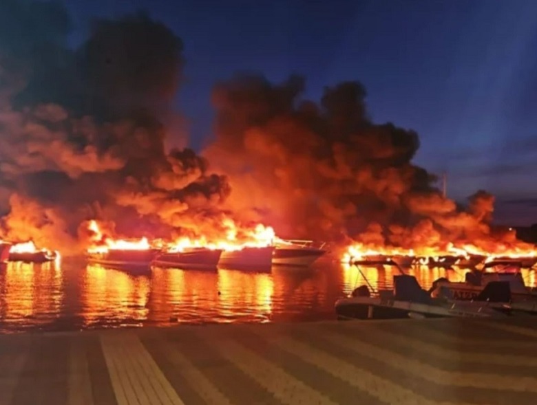 В Хорватии ищут трёх украинцев, которые сожгли 35 катеров в порту