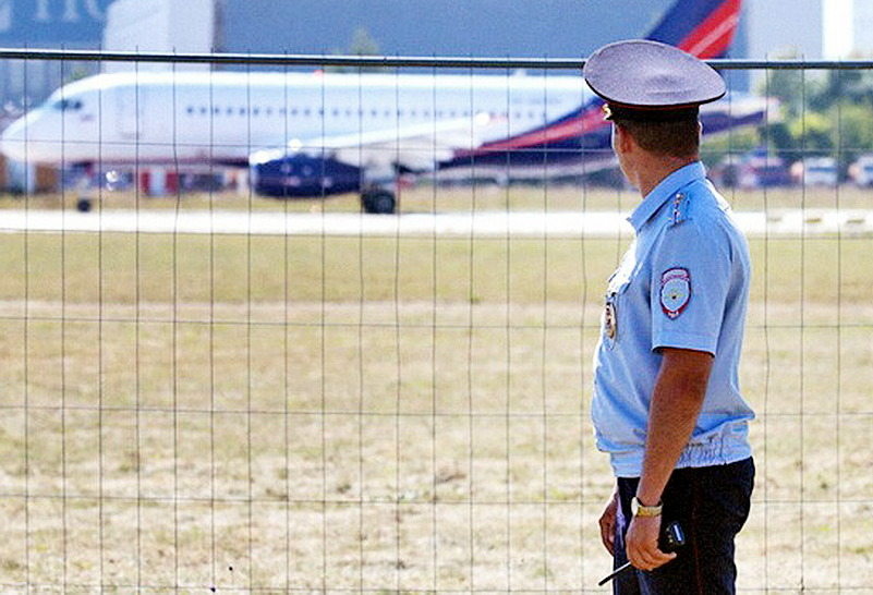 В Хабаровске полицейские задержали пьяного авиапассажира, летевшего с Пхукета