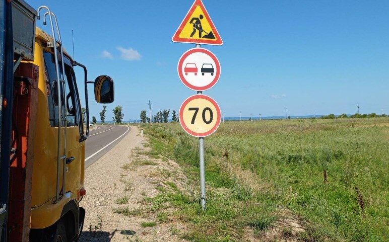 Ограничивающие скорость дорожные знаки исчезли на одной из амурских дорог