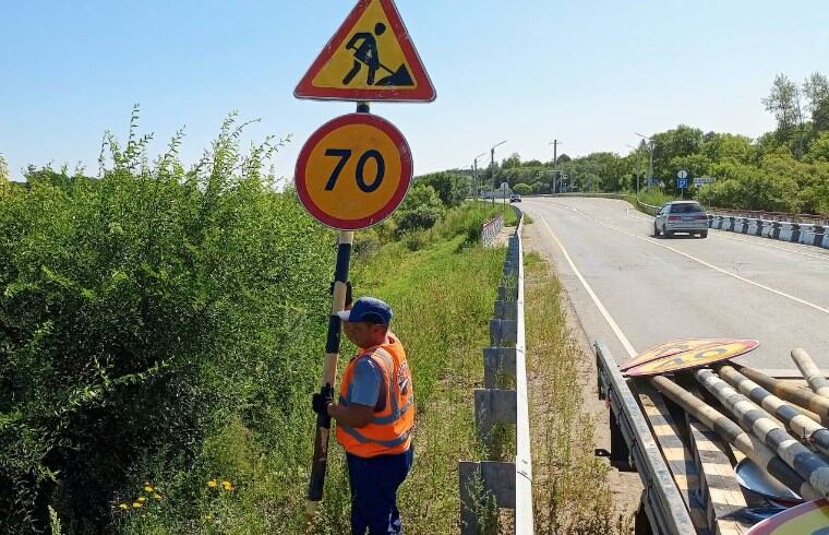 Ограничивающие скорость дорожные знаки исчезли на одной из амурских дорог