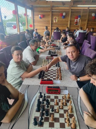 Амурские шахматисты собрались на открытом воздухе, чтобы выявить лучших
