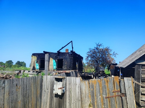 пожар в Белоярово, полицейские спасли мужчину