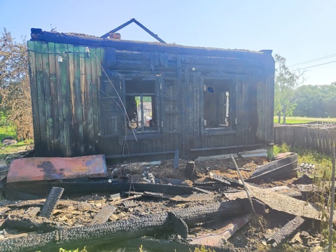 пожар в Белоярово, полицейские спасли мужчину