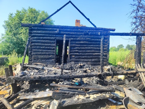 пожар в Белоярово, полицейские спасли мужчину