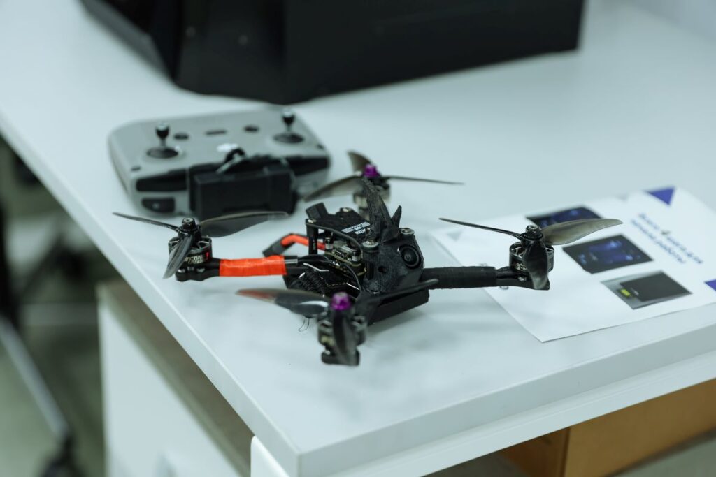 Белогорских школьников учат управлять дронами