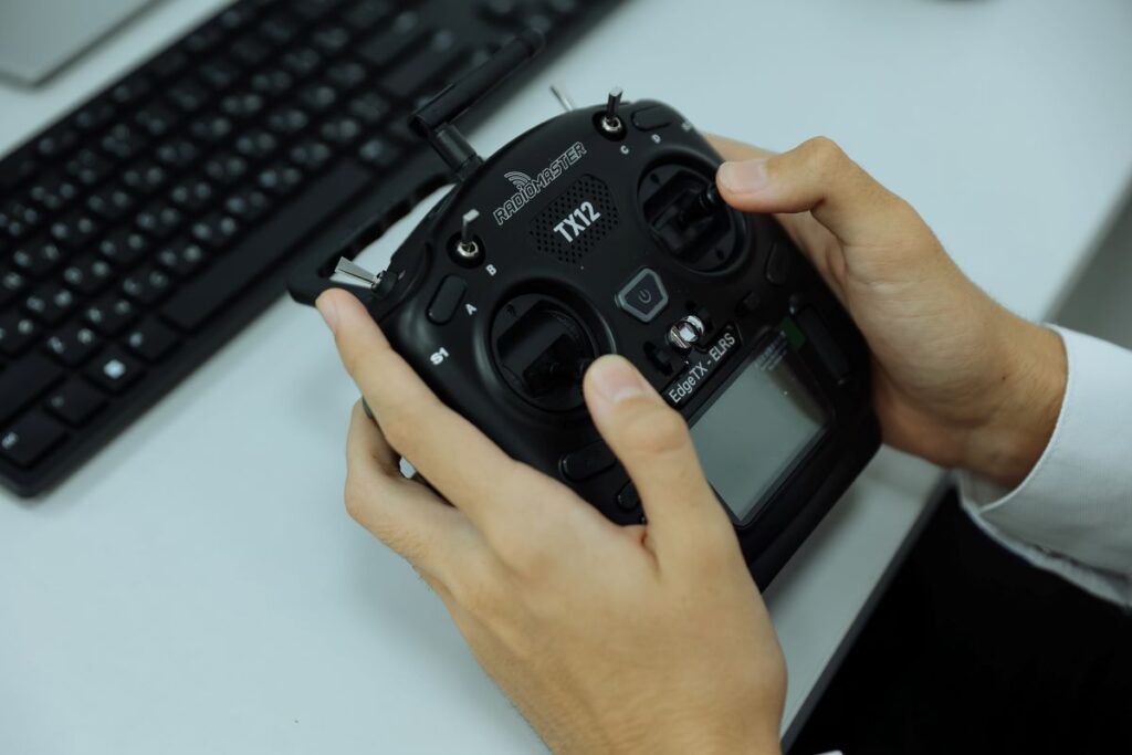 Белогорских школьников учат управлять дронами