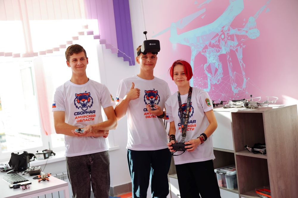 Белогорских школьников учат управлять дронами