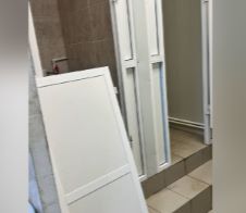 Свободенских вандалов, испортивших туалет в городском парке, нашли и наказали