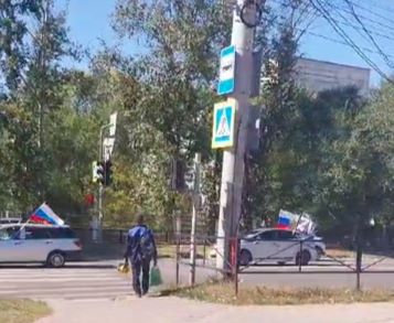 Жители Благовещенска удивил «странный» автопробег