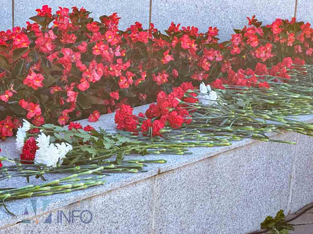 Церемония возложения цветов