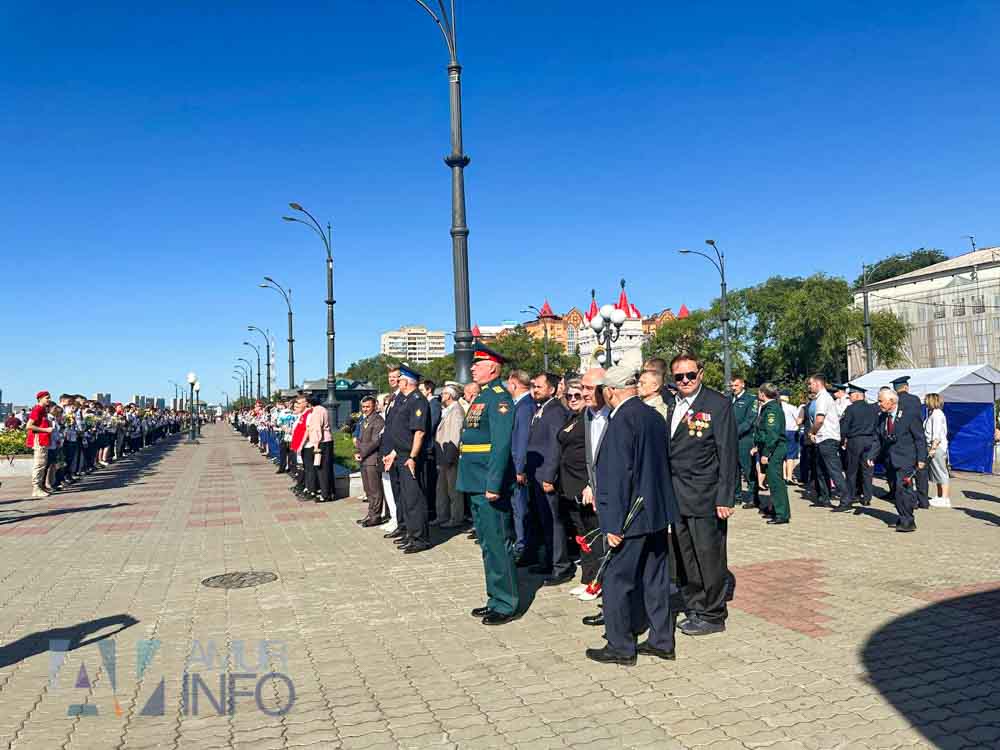 Церемония возложения цветов