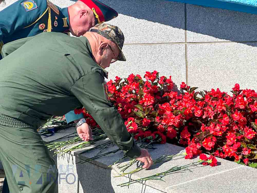 Церемония возложения цветов