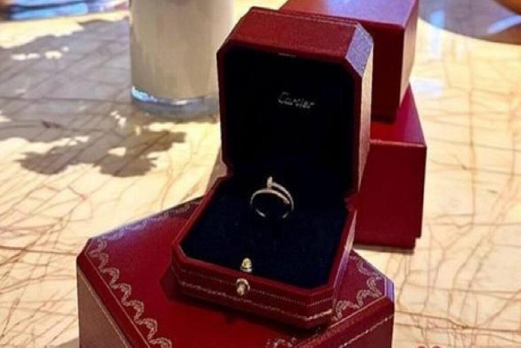 Сын Ирины Дубцовой подарил своей девушке кольцо за 1,3 миллиона рублей