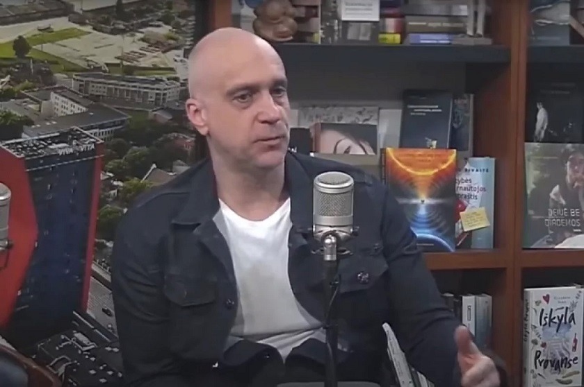 Телеведущий из Литвы призвал расстреливать родителей за русские песни и кино