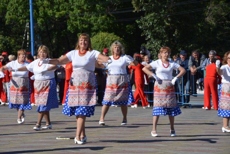 В масштабном танце в Белогорске поучаствовали более 200 танцоров из России и Китая
