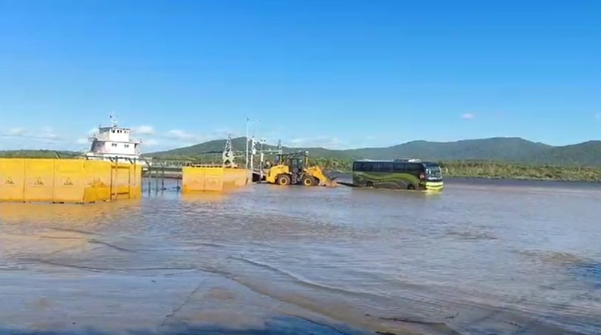 Автобус, наводнение