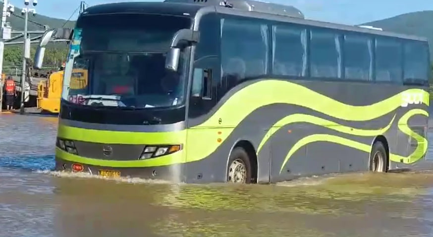 Автобус, наводнение