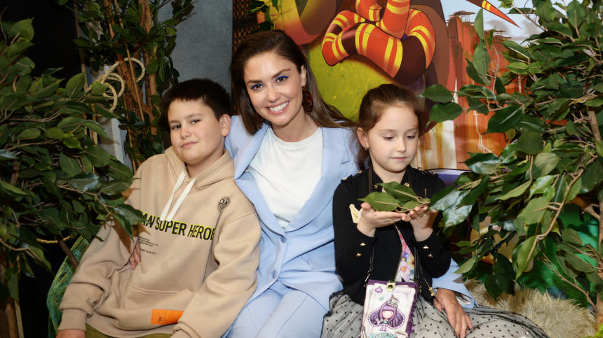 Агата Муцениеце призналась, что 11-летний сын перестал с ней общаться