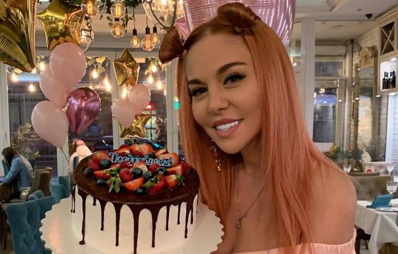 Певица Саша Project