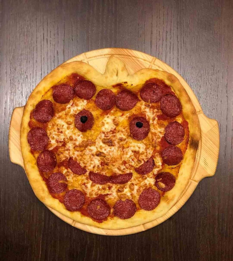 рецепты на Хэллоуин, блюда на Хэллоуин, что приготовить на Хэллоуин, фаршированные яйца на Хэллоуин, закуски на Хэллоуин, рецепт пиццы, пицца на Хэллоуин