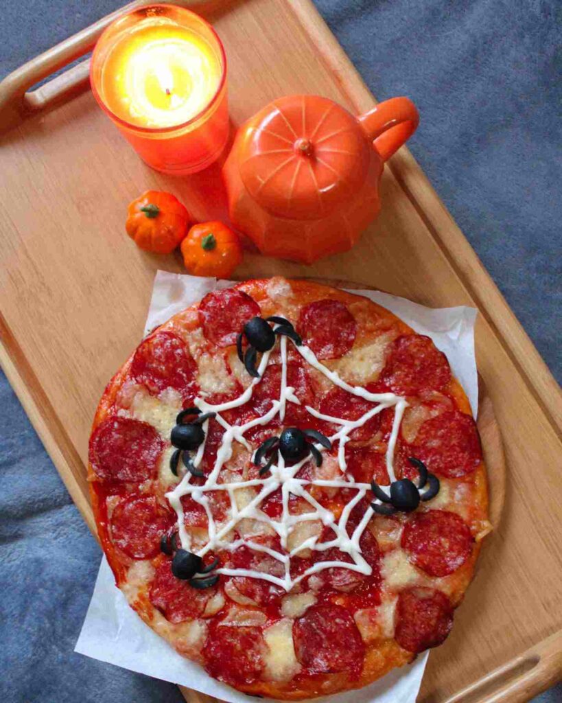 рецепты на Хэллоуин, блюда на Хэллоуин, что приготовить на Хэллоуин, фаршированные яйца на Хэллоуин, закуски на Хэллоуин, рецепт пиццы, пицца на Хэллоуин