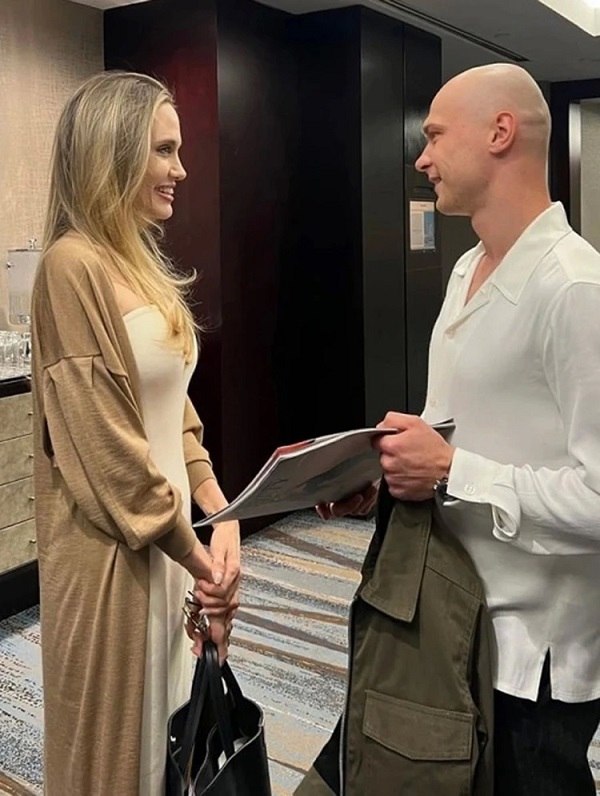 Юрий Борисов раскрыл подробности встречи с Анджелиной Джоли