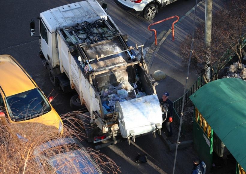 В Испании студентка погибла под прессом мусоровоза после вечеринки