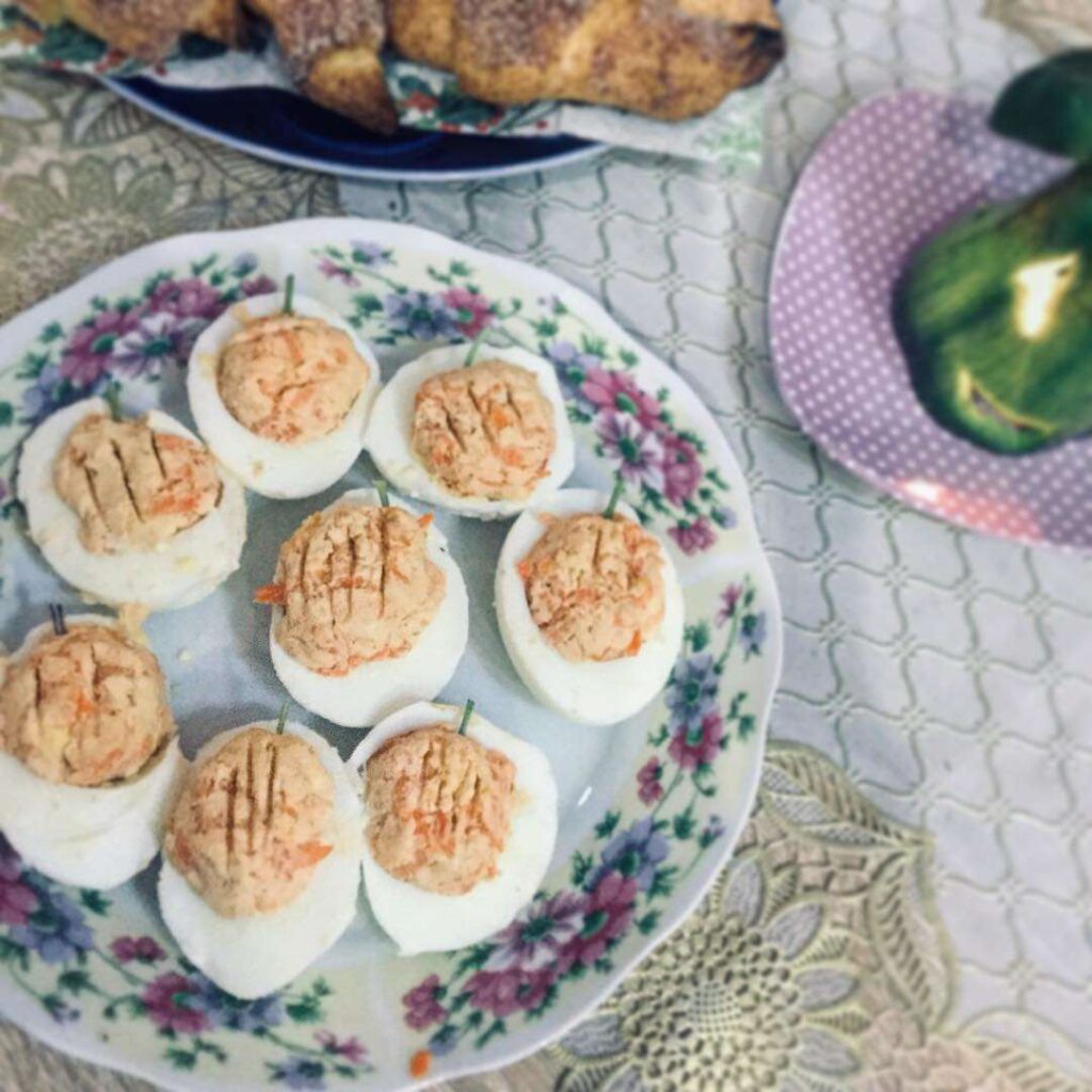 рецепты на Хэллоуин, блюда на Хэллоуин, что приготовить на Хэллоуин, фаршированные яйца на Хэллоуин, закуски на Хэллоуин, рецепт пиццы, пицца на Хэллоуин