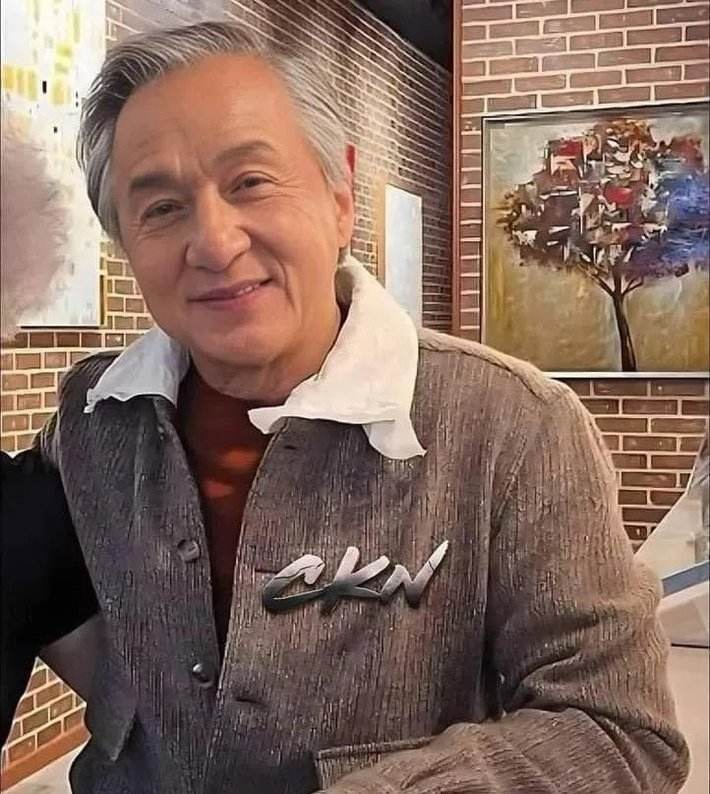 Новое фото 70-летнего Джеки Чана удивило его поклонников