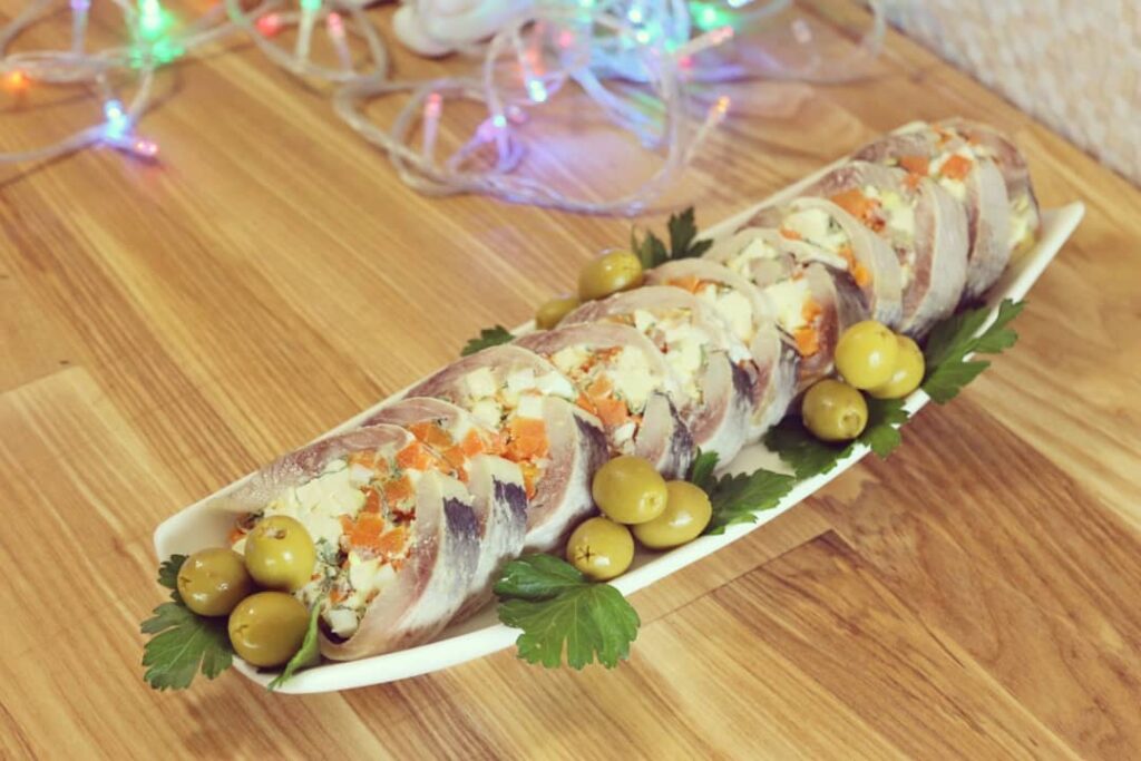 закуска с селёдкой, рецепт форшмака, форшмак рецепт, рулеты из сельди, рулеты из селёдки, драники рецепт, драники с рыбой, рёшти рецепт