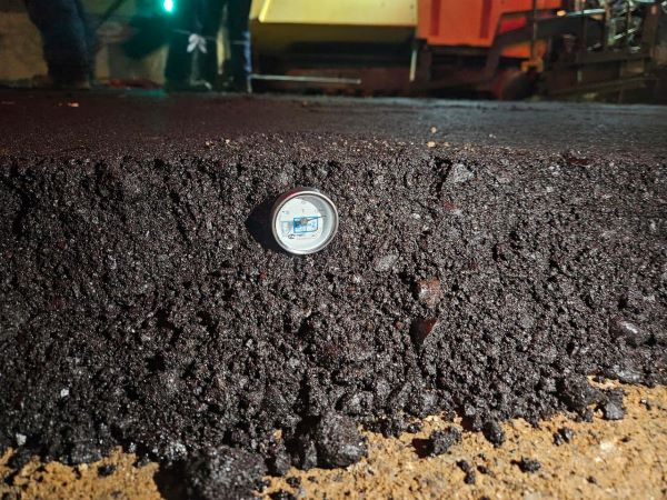 На улице Ленина в Благовещенске ночью обновили асфальт