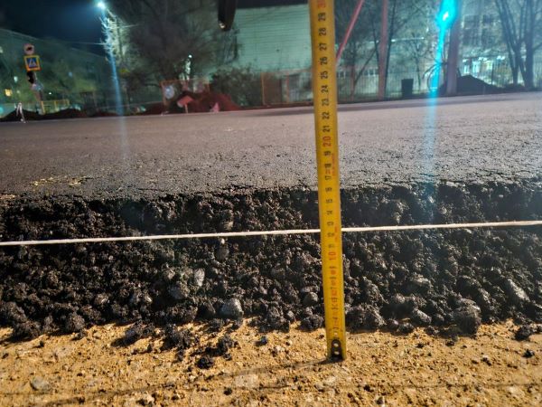 На улице Ленина в Благовещенске ночью обновили асфальт