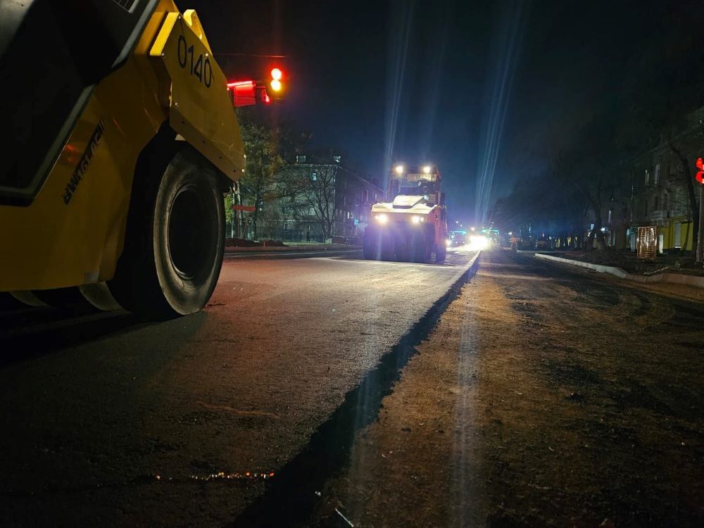 На улице Ленина в Благовещенске ночью обновили асфальт