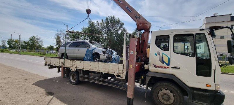 С улиц Благовещенска активно вывозят автохлам