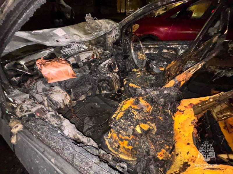 В Благовещенске рано утром полыхал автомобиль