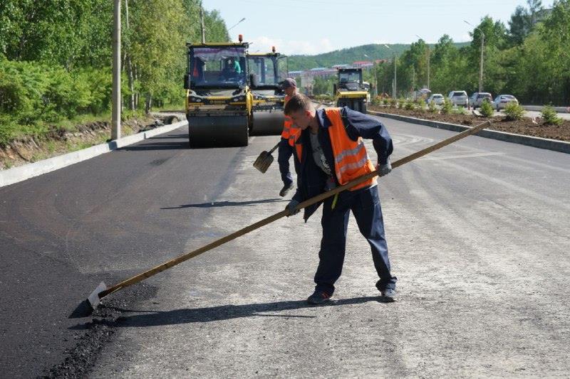 Губернатор Приамурья поздравил тех, кто отвечает за амурские дороги