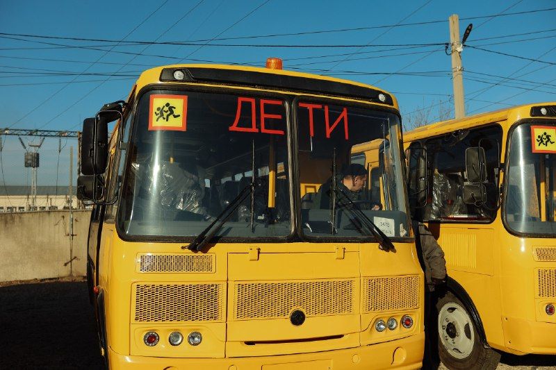 Дополнительные печки и тройное остекление: амурские школы получили новый транспорт