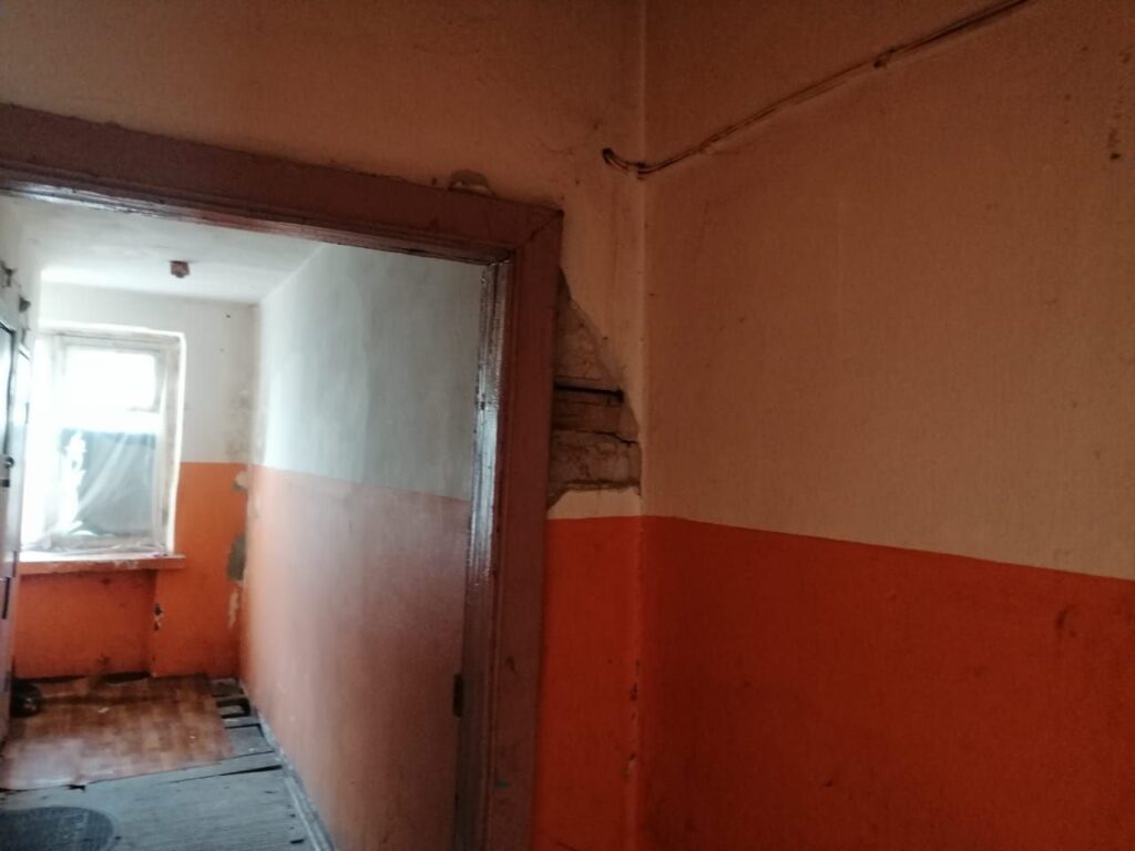 «От нас все отказались»: подъезд бывшего благовещенского общежития не видел ремонта уже 12 лет