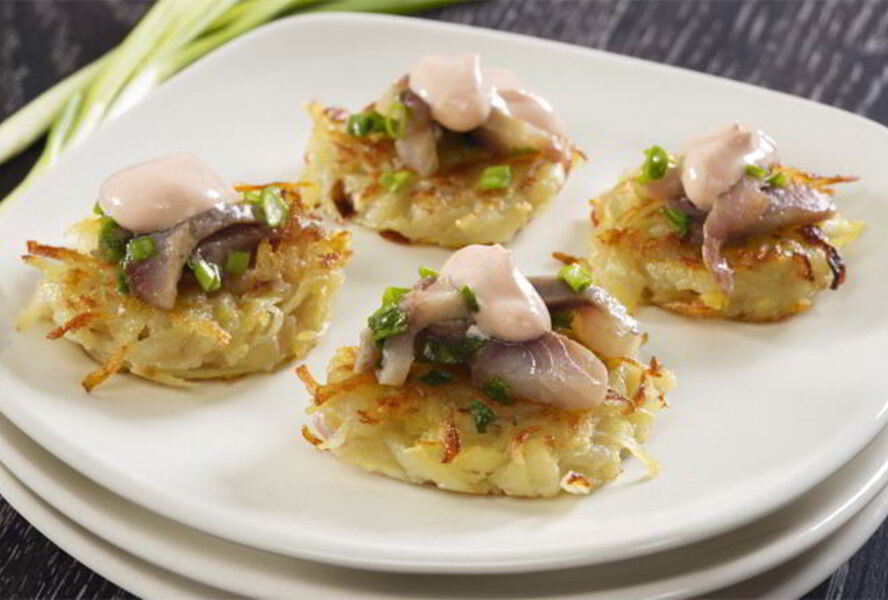 закуска с селёдкой, рецепт форшмака, форшмак рецепт, рулеты из сельди, рулеты из селёдки, драники рецепт, драники с рыбой, рёшти рецепт