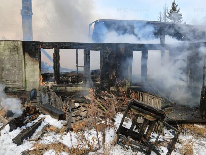 В Тынде в пожаре полностью сгорел деревянный дом